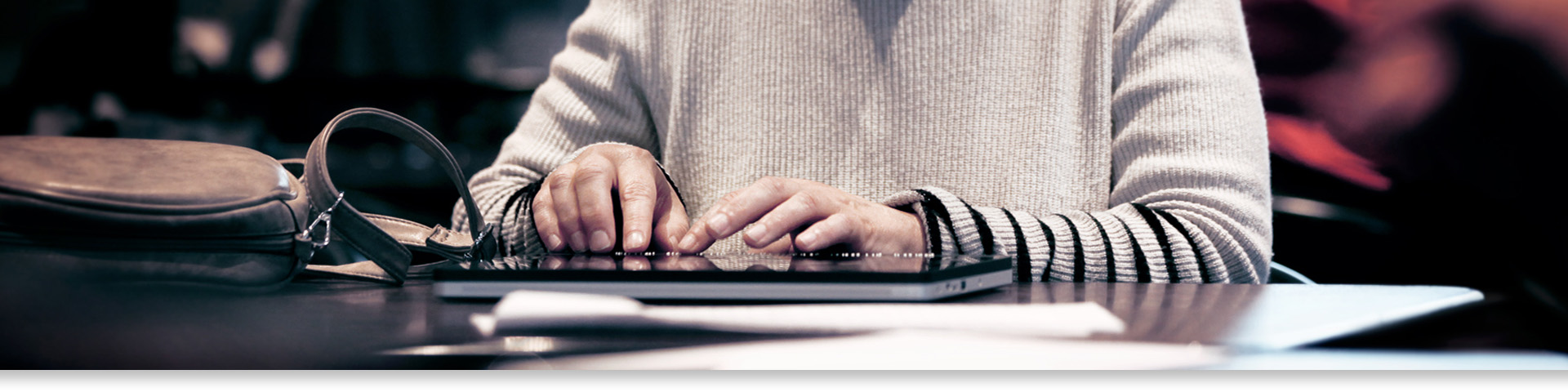 The picture shows a user working with the insideONE Braille tablet.